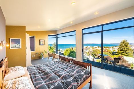 Photo of property in 2 Cobden Road, Bluff Hill, Napier, 4110