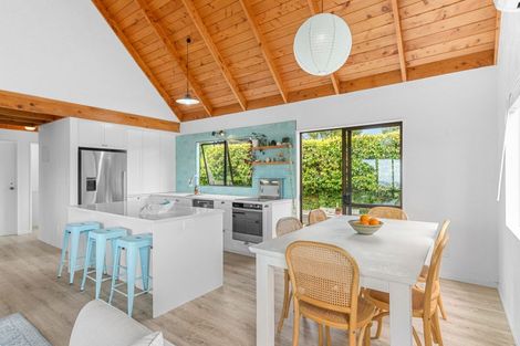 Photo of property in 2 Cullen Street, Mangawhai Heads, Mangawhai, 0505