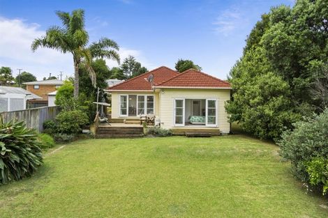 Photo of property in 24 Trinidad Road, Sunnynook, Auckland, 0620