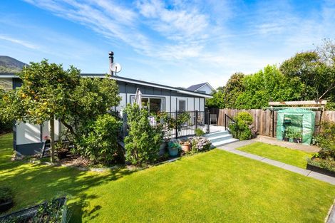 Photo of property in 24 Beach Road, Waikawa, Picton, 7220