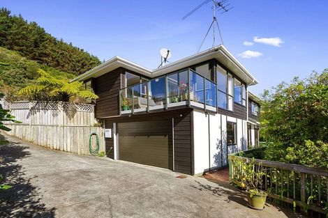 Photo of property in 40 Woodman Drive, Tawa, Wellington, 5028