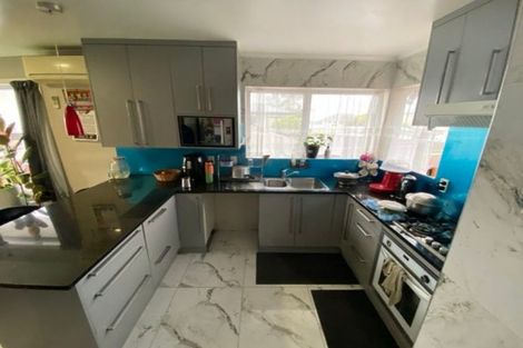 Photo of property in 6 Scanlen Terrace, Kelston, Auckland, 0602