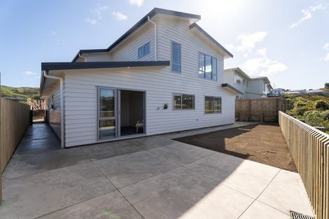 Photo of property in 9 Pine Hill Rise, Glenside, Wellington, 6037