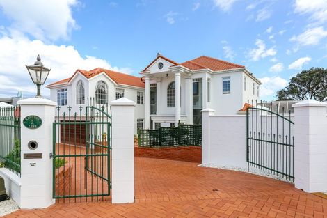 Photo of property in 1 Kawaroa Lane, New Plymouth, 4310