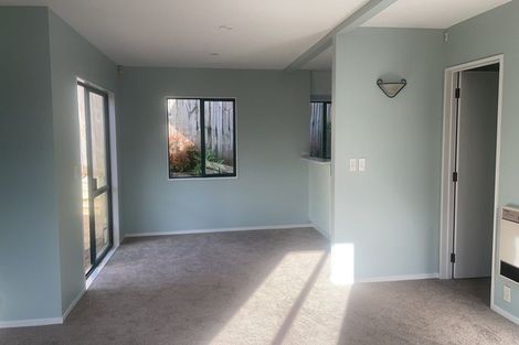 Photo of property in 1/4 Bond Crescent, Forrest Hill, Auckland, 0620