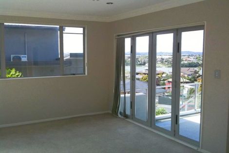 Photo of property in 9 Graceview Way, West Harbour, Auckland, 0618