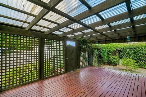 Photo of property in 28 Rangatira Road, Birkenhead, Auckland, 0626