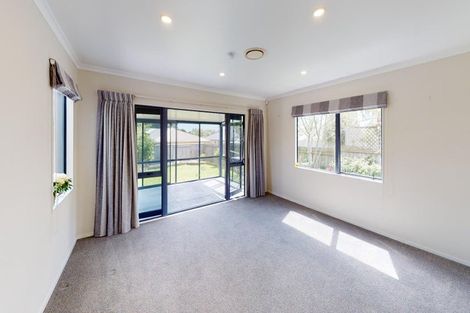 Photo of property in 3 Abby Road, Fitzherbert, Palmerston North, 4410