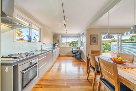 Photo of property in 35 Poto Road, Normandale, Lower Hutt, 5010