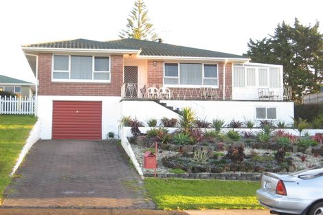 Photo of property in 13 Lynmore Drive, Hillpark, Auckland, 2102