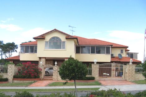 Photo of property in 1 Mansion Court, West Harbour, Auckland, 0618