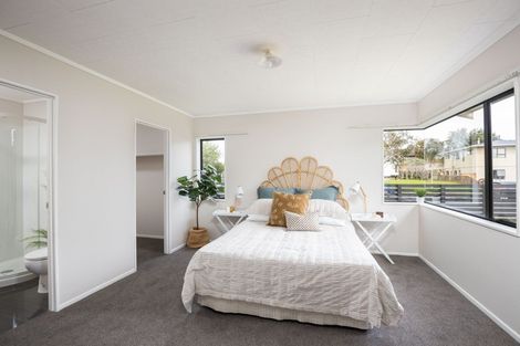 Photo of property in 42 Heta Road, Highlands Park, New Plymouth, 4312