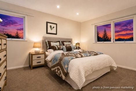 Photo of property in 24 Arrow Road, Forrest Hill, Auckland, 0620