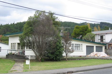 Photo of property in 5 Jocelyn Crescent, Pinehaven, Upper Hutt, 5019