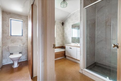 Photo of property in 1/3 Ceramco Place, Torbay, Auckland, 0630