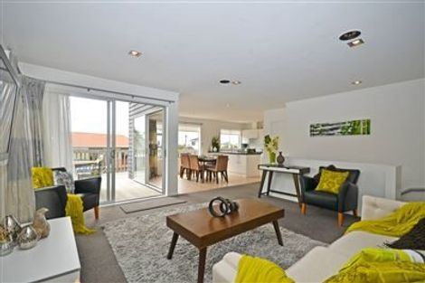 Photo of property in 3a Toru Street, Te Atatu Peninsula, Auckland, 0610