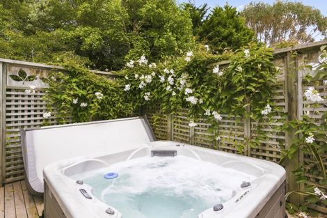 Photo of property in 19 Hadfield Road, Peka Peka, Waikanae, 5391