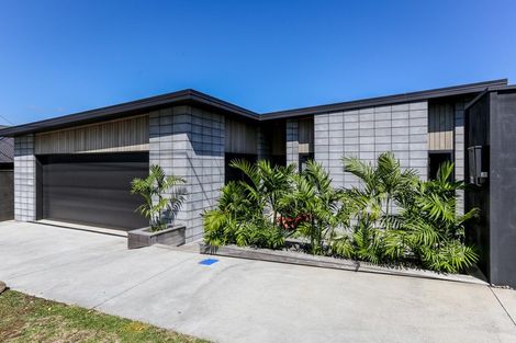 Photo of property in 22 Record Street, Fitzroy, New Plymouth, 4312