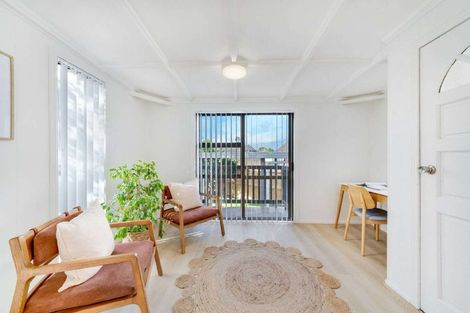 Photo of property in 2/7 Mon Desir Place, Manurewa, Auckland, 2102