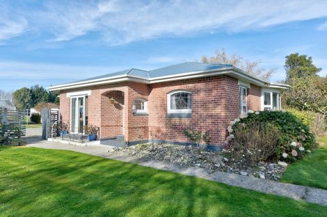 Photo of property in 93 Seaward Road, Edendale, 9825