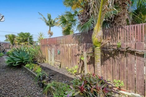 Photo of property in 19a Parakai Avenue, Parakai, 0830