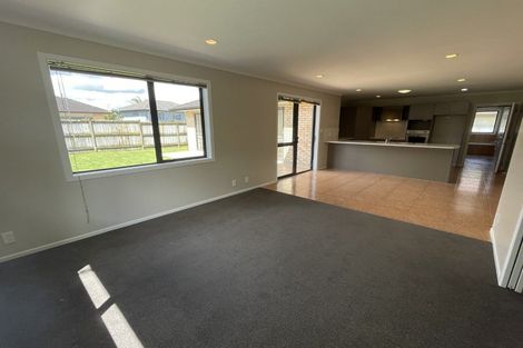 Photo of property in 4 Moravale Lane, Flat Bush, Auckland, 2016