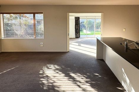 Photo of property in 21 Dunsford Close, Halswell, Christchurch, 8025