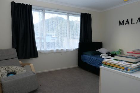 Photo of property in 51 Ruahine Street, Paraparaumu, 5032