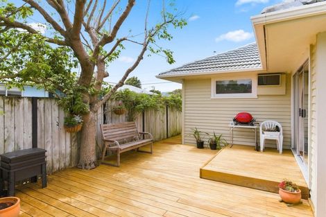 Photo of property in 17 Walton Road, Paraparaumu Beach, Paraparaumu, 5032