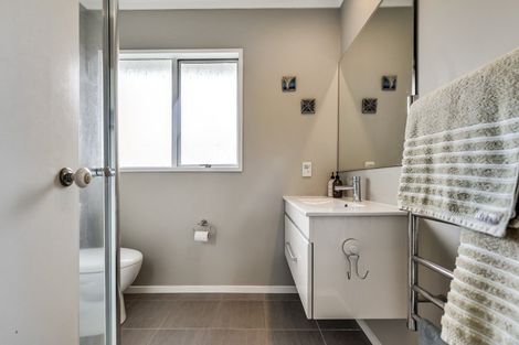 Photo of property in 43 Chedworth Avenue, Chedworth, Hamilton, 3210