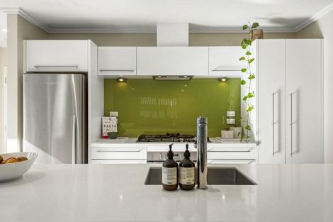 Photo of property in 18 Lemon Grove Lane, Greenhithe, Auckland, 0632