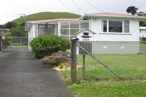 Photo of property in 123 Wallace Road, Mangere Bridge, Auckland, 2022