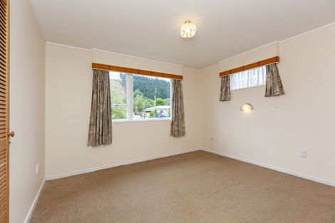 Photo of property in 17 Buckley Grove, Paraparaumu, 5032