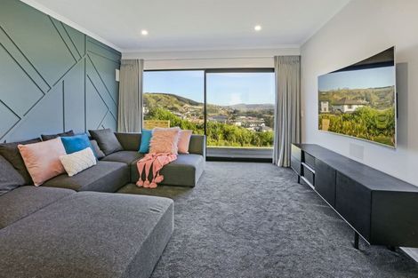 Photo of property in 20 Omaka Place, Aotea, Porirua, 5024