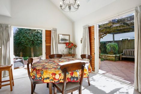 Photo of property in 29b Clare Street, Cambridge, 3434