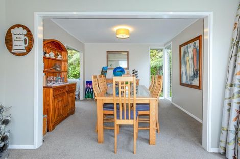 Photo of property in 68 Larsen Crescent, Tawa, Wellington, 5028