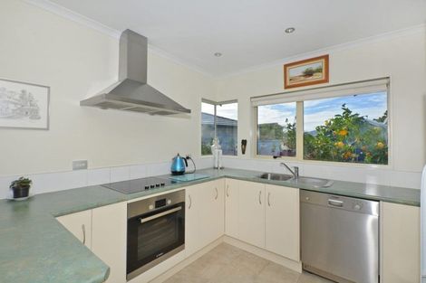 Photo of property in 6 Ishtar Place, One Tree Point, 0118