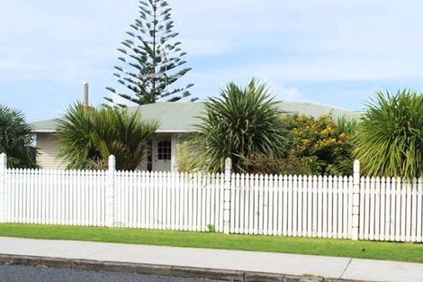 Photo of property in 70 Alexander Street, Cockle Bay, Auckland, 2014