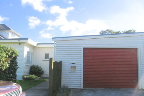 Photo of property in 6 Te Whiti Grove, Korokoro, Lower Hutt, 5012