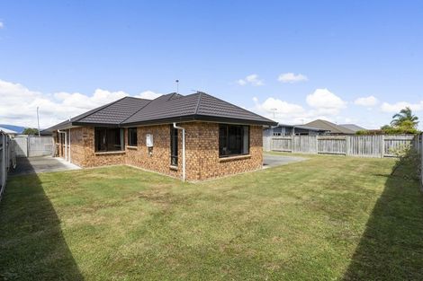 Photo of property in 33 Geneva Terrace, Kelvin Grove, Palmerston North, 4414