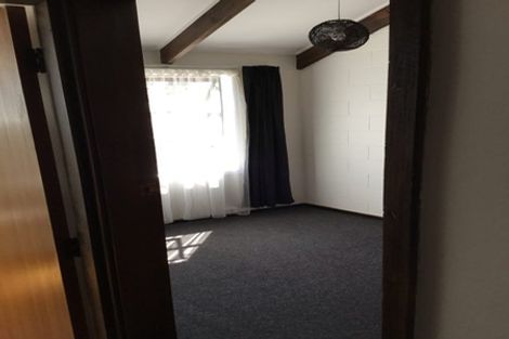 Photo of property in Lynbrae Court Flats, 19/4 Dr Taylor Terrace, Johnsonville, Wellington, 6037