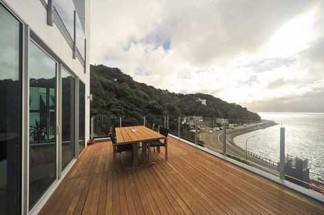 Photo of property in 218 Evans Bay Parade, Hataitai, Wellington, 6021