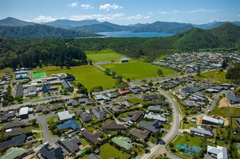 Photo of property in 4 Raukura Rise, Picton, 7220