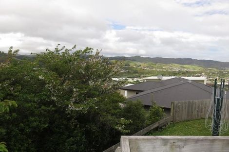 Photo of property in 4 Chastudon Place, Tawa, Wellington, 5028