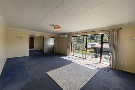 Photo of property in 91 Waikawa Road, Picton, 7220
