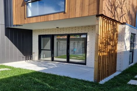 Photo of property in 7/89 Beach Road, Te Atatu Peninsula, 0610