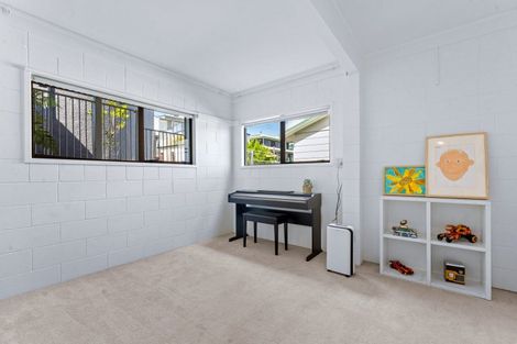 Photo of property in 10 Ardern Avenue, Stanmore Bay, Whangaparaoa, 0932