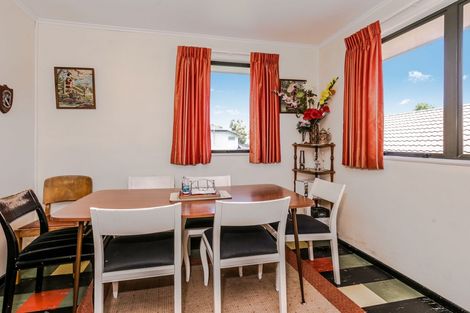 Photo of property in 2 Ellis Avenue, Mount Roskill, Auckland, 1041