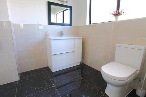 Photo of property in 18 Pinewood Grove, Botany Downs, Auckland, 2010