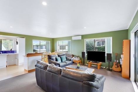 Photo of property in 21 Riserra Drive, Ranui, Auckland, 0612